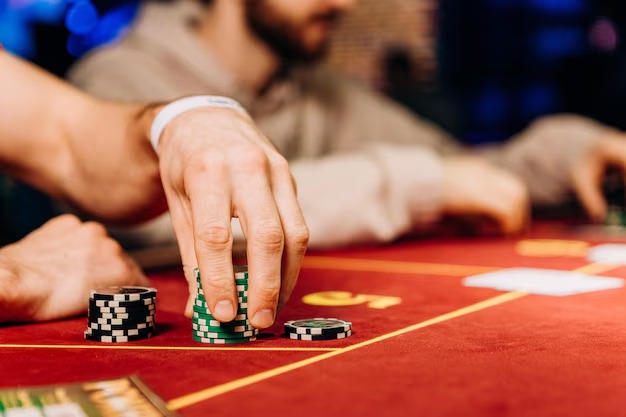 Dadu Online live dealer interface on mega 338 mobile showing dice roll and player predictions